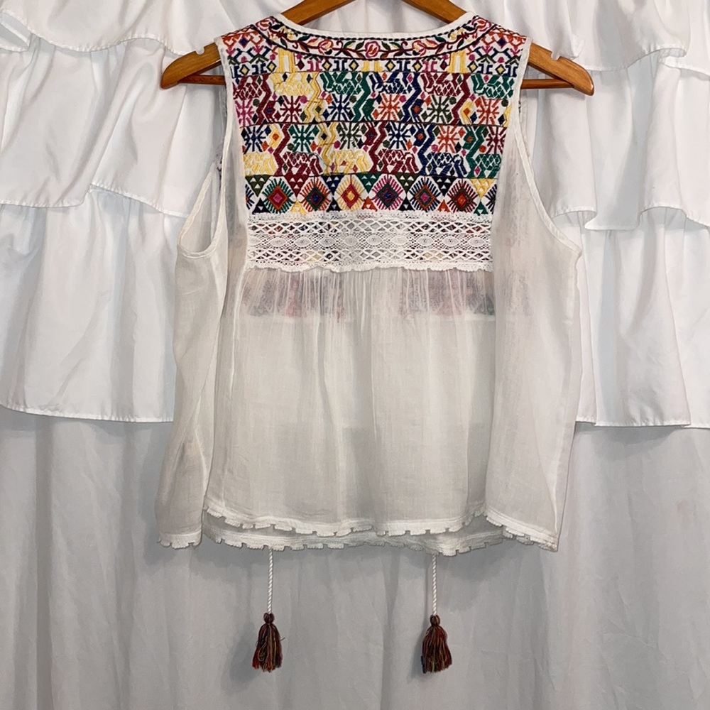 Embroidered Sleeveless Top - White - Picture 5 of 8